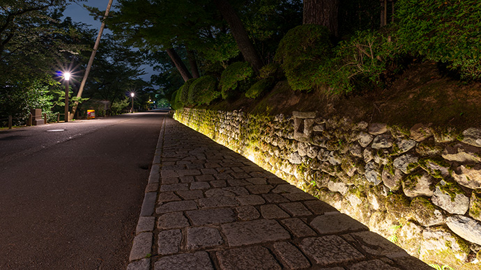 兼六園蓮池門通り水路